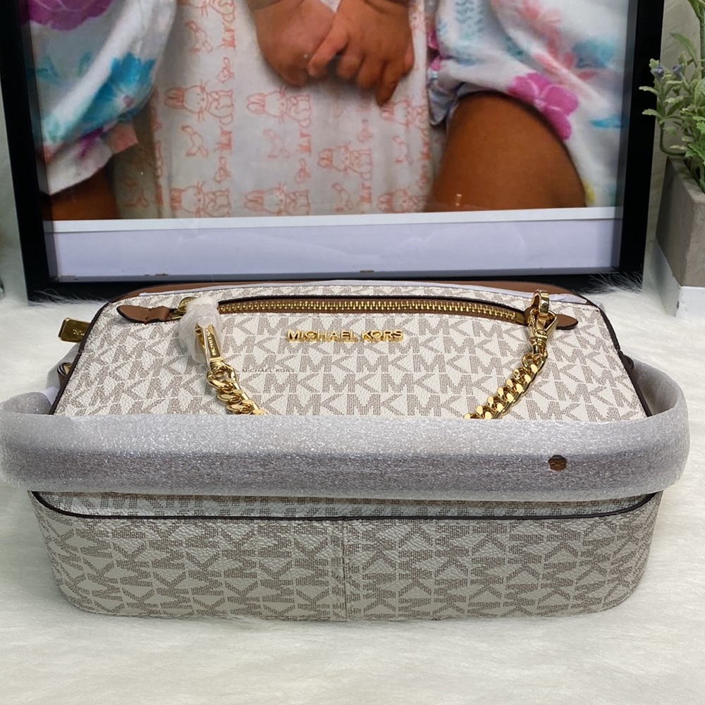 SOLD Michael Kors chain Crossbody - Picture 5 of 9